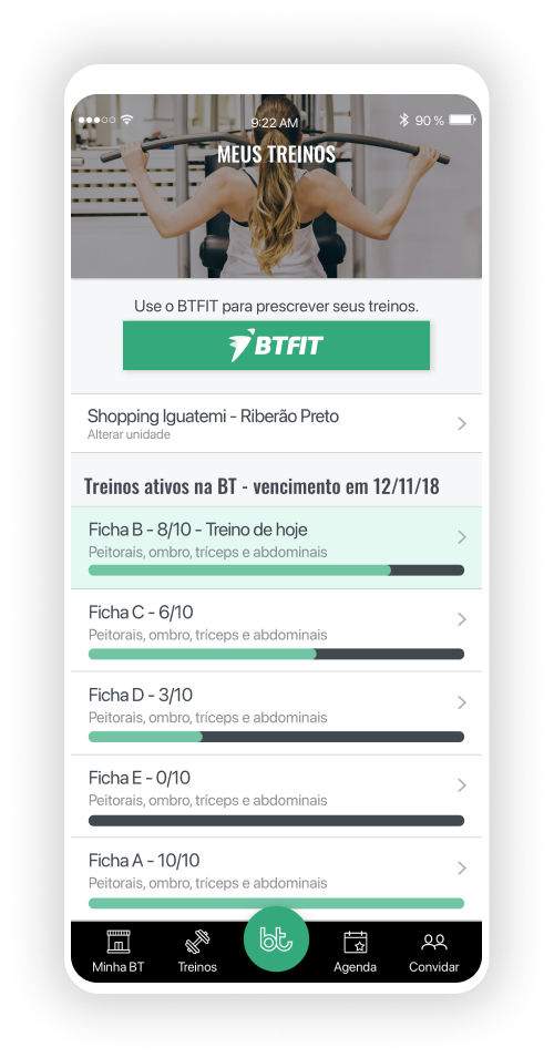 Imagem de um celular com a tela da ficha de treino do aplicativo Bodytech